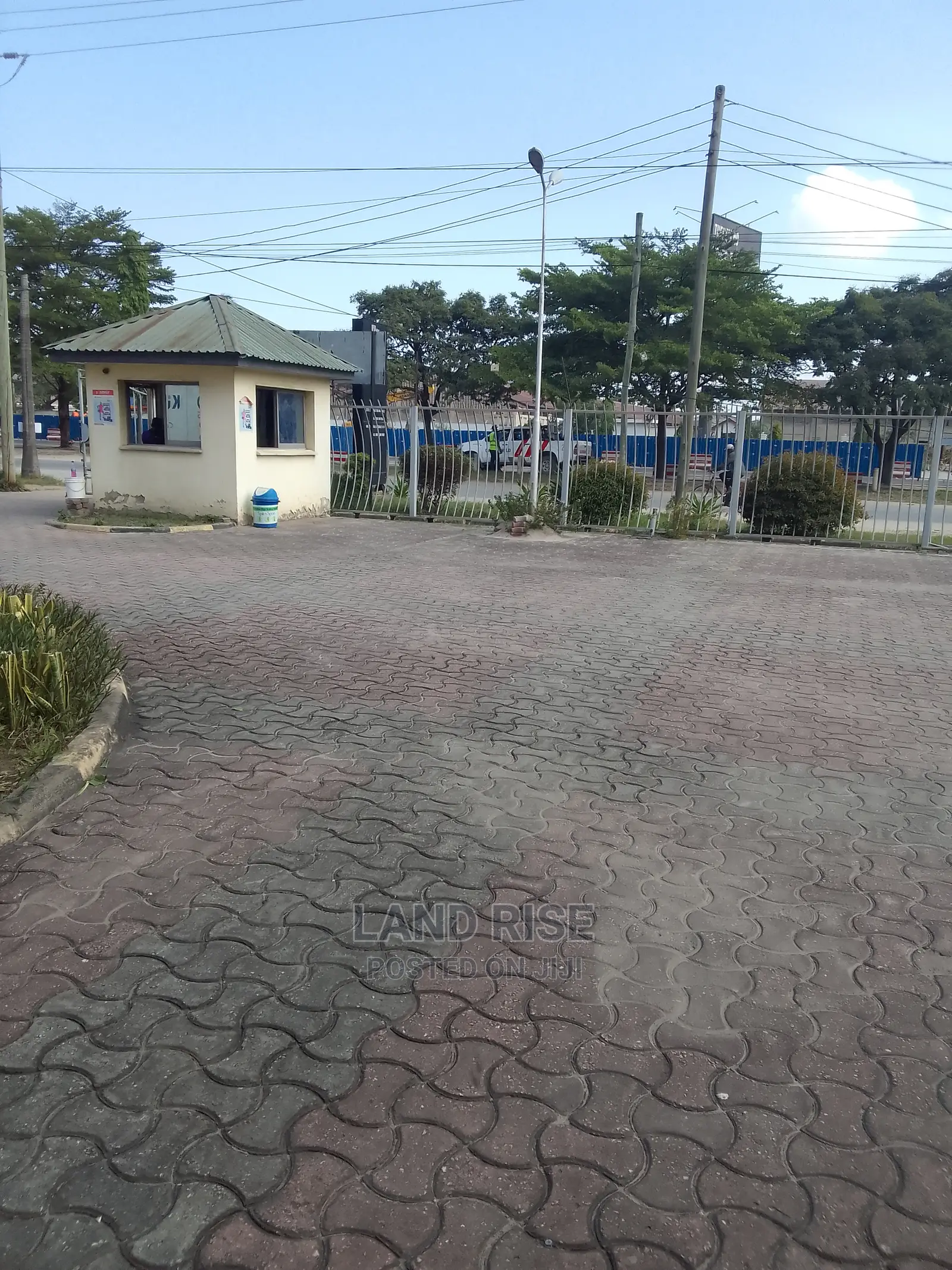 Showroom and Warehouse for Rent in Vingunguti
