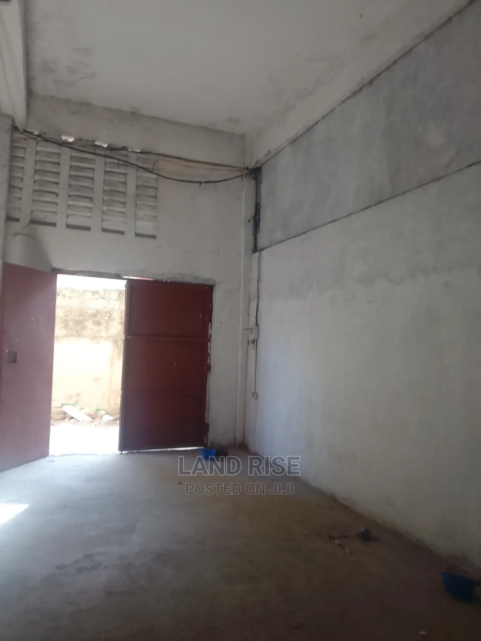 Warehouse 150 Sqm Mikocheni in Mikocheni