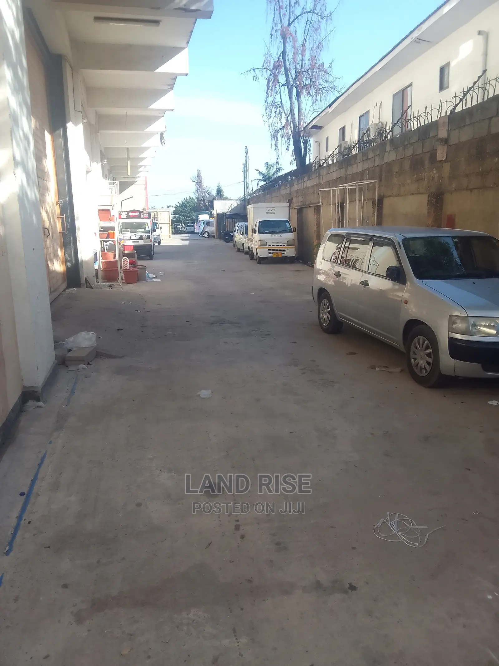 Warehouse 150 Sqm Mikocheni in Mikocheni