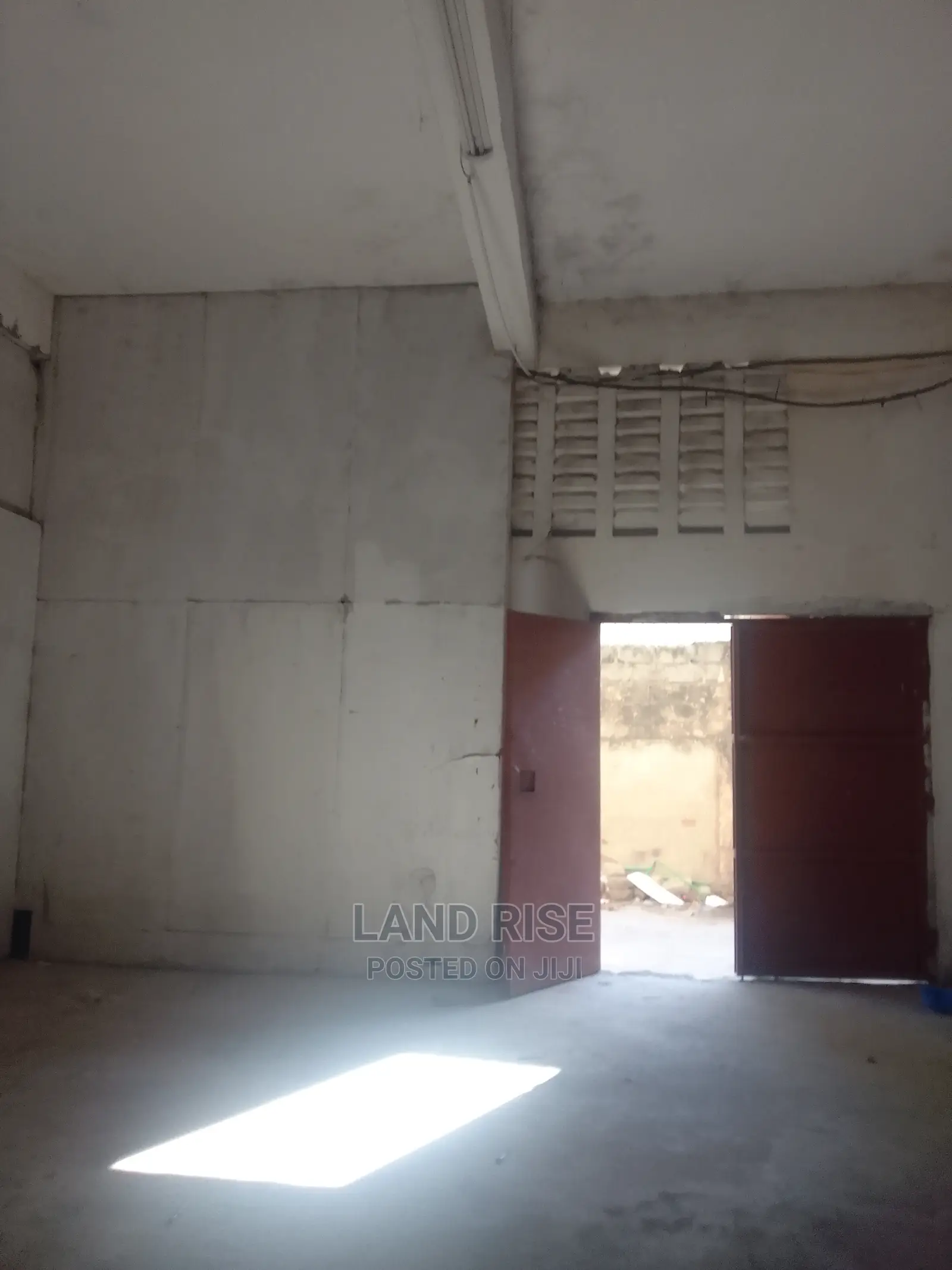 Warehouse 150 Sqm Mikocheni in Mikocheni