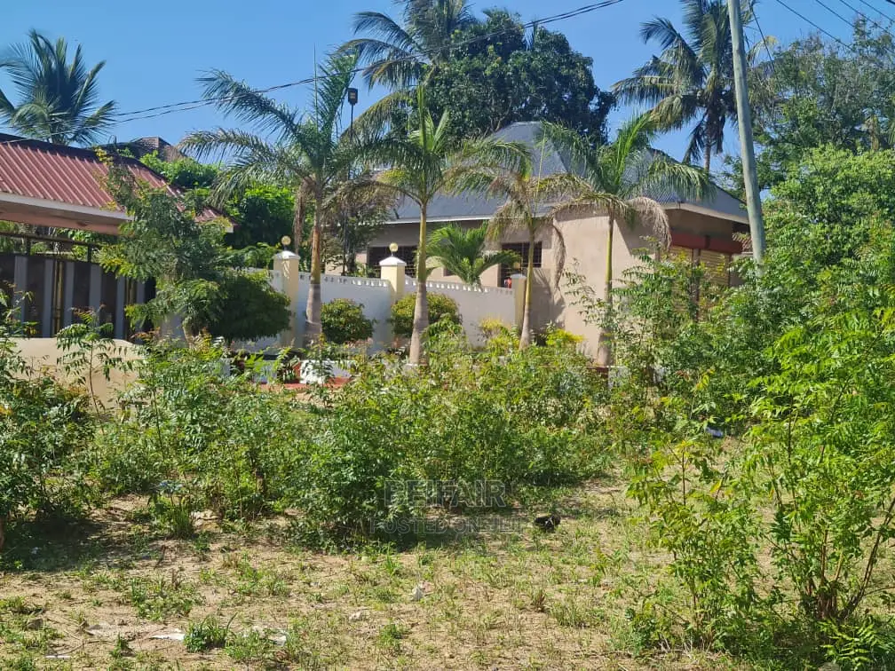 Kiwanja Kinauzwa Mivumoni in Ilala