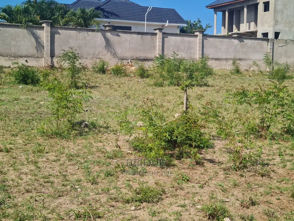 Kiwanja Kinauzwa Mivumoni in Ilala