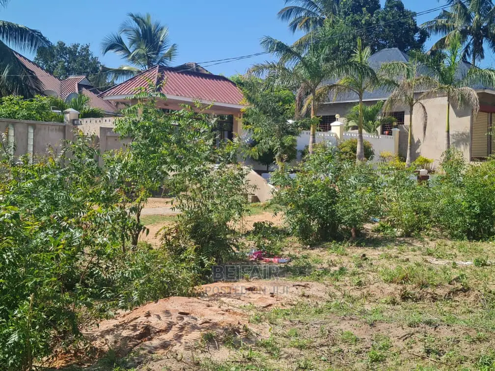 Kiwanja Kinauzwa Mivumoni in Ilala