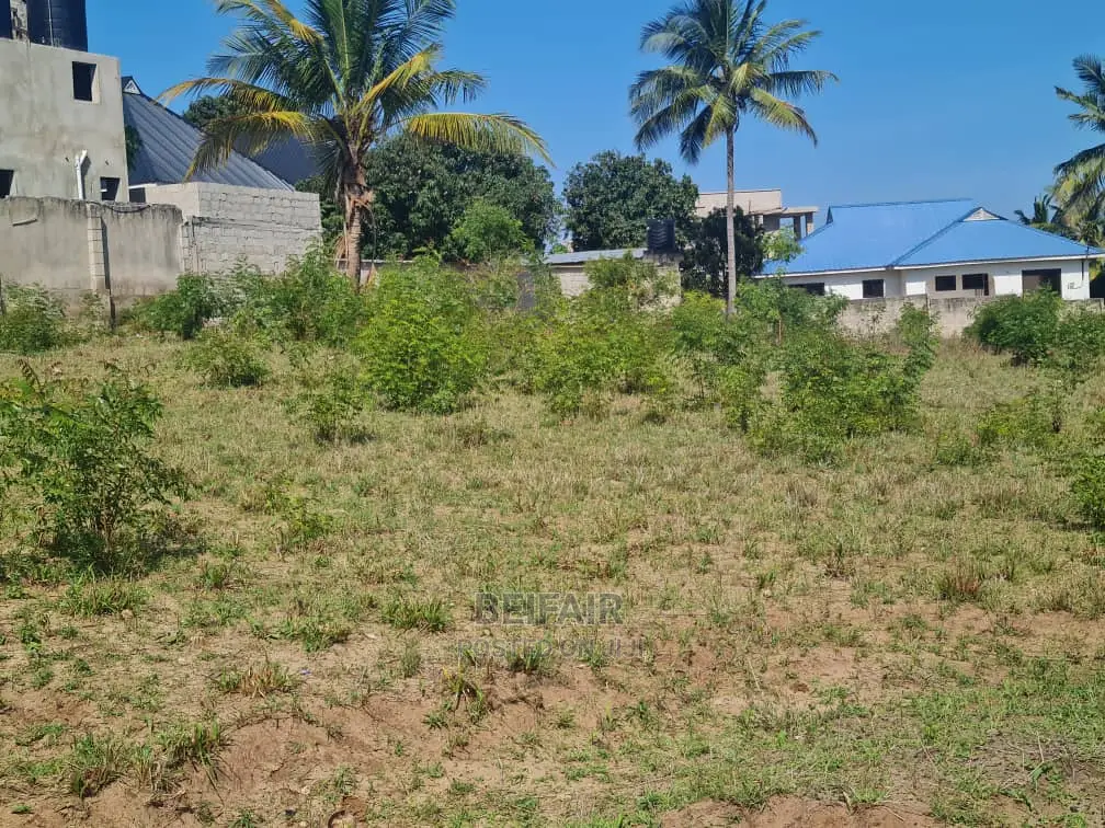 Kiwanja Kinauzwa Mivumoni in Ilala