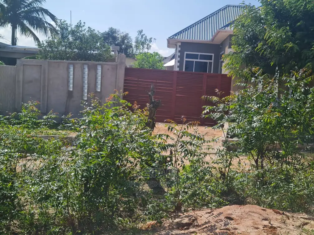 Kiwanja Kinauzwa Mivumoni in Ilala