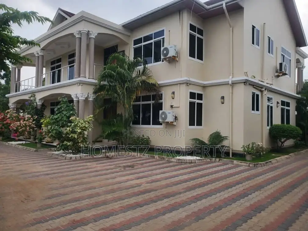 5bdrm Bungalow in Mbezi Beach Juu, Kinondoni for Sale in Kinondoni