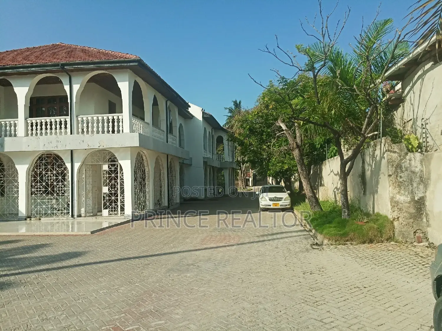 8bdrm Block of Flats in Mikocheni Mwalimu for Sale in Mikocheni