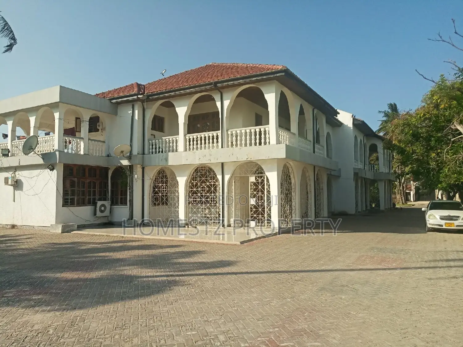 8bdrm Block of Flats in Mikocheni Mwalimu for Sale in Mikocheni