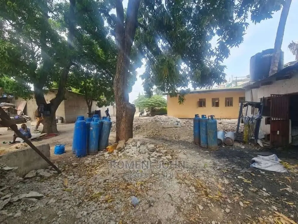 Eneo La Kibiashara Linauzwa Ubungo Mawasiliano, Tshs Bln 1.5 in Ukonga