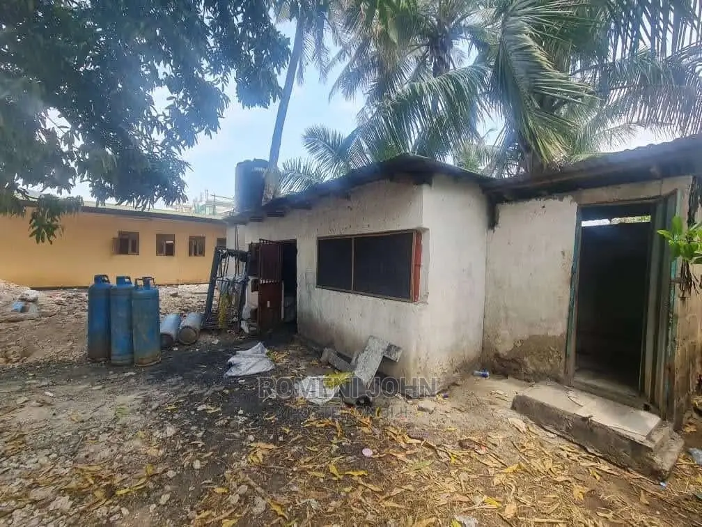 Eneo La Kibiashara Linauzwa Ubungo Mawasiliano, Tshs Bln 1.5 in Ukonga