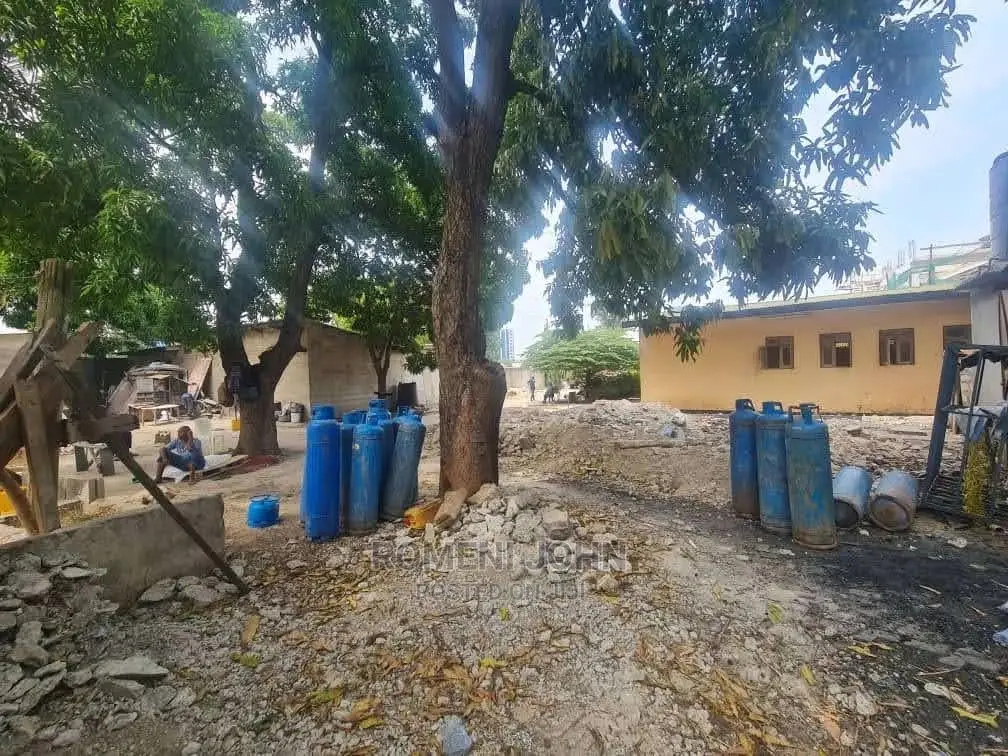 Eneo La Kibiashara Linauzwa Ubungo Mawasiliano, Tshs Bln 1.5 in Ukonga