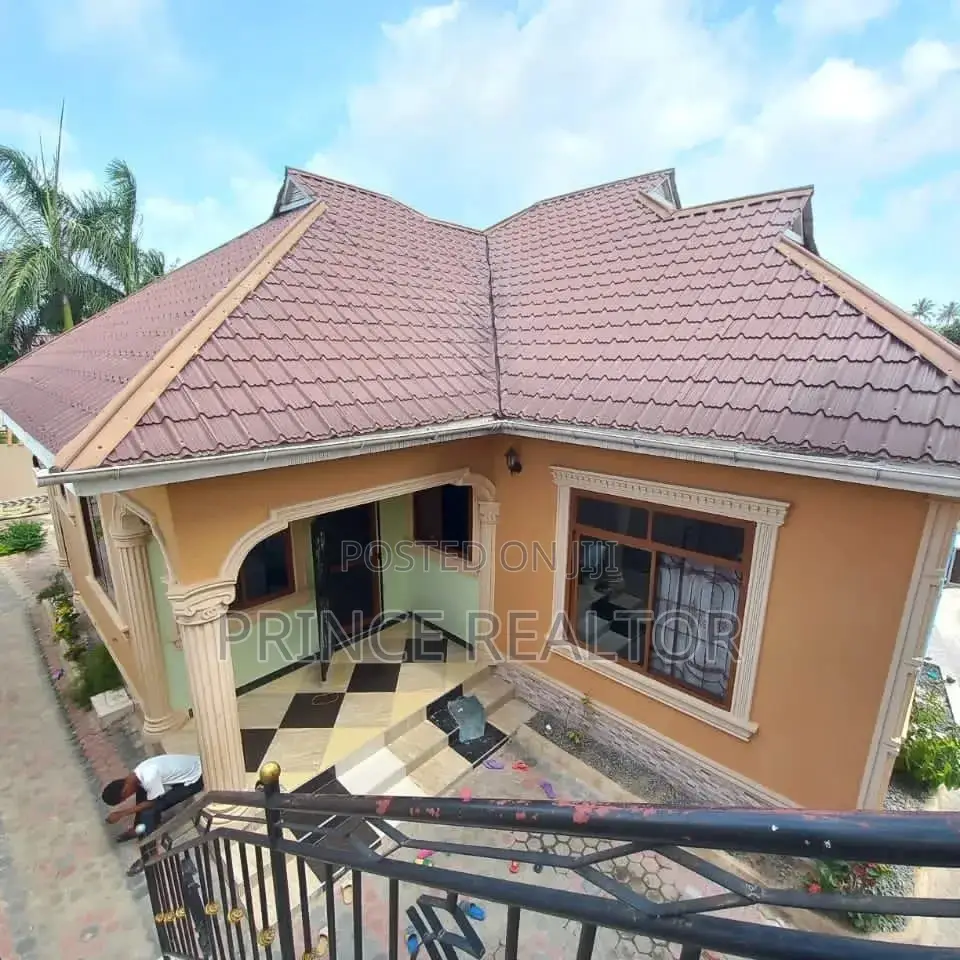 3bdrm House in Mbezi Makabe, Kinondoni for Sale in Kinondoni