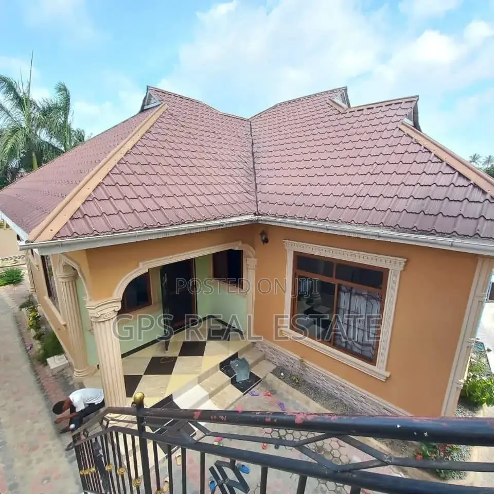3bdrm House in Mbezi Makabe, Kinondoni for Sale in Kinondoni