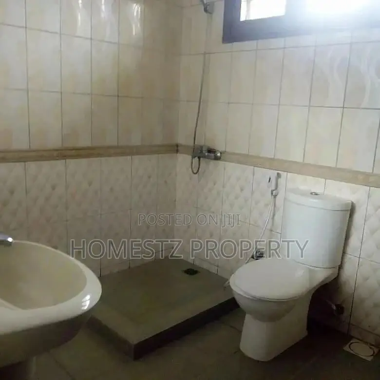 House In Tegeta Zoo For Sale in Kinondoni