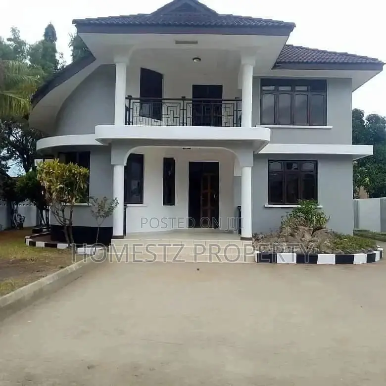 House In Tegeta Zoo For Sale in Kinondoni