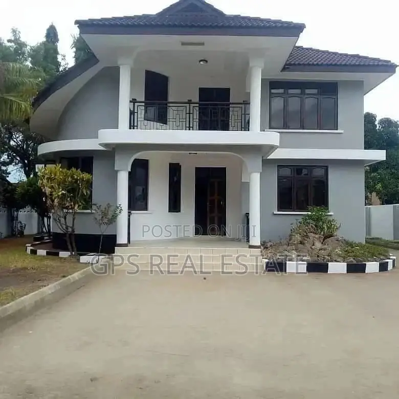 House In Tegeta Zoo For Sale in Kinondoni