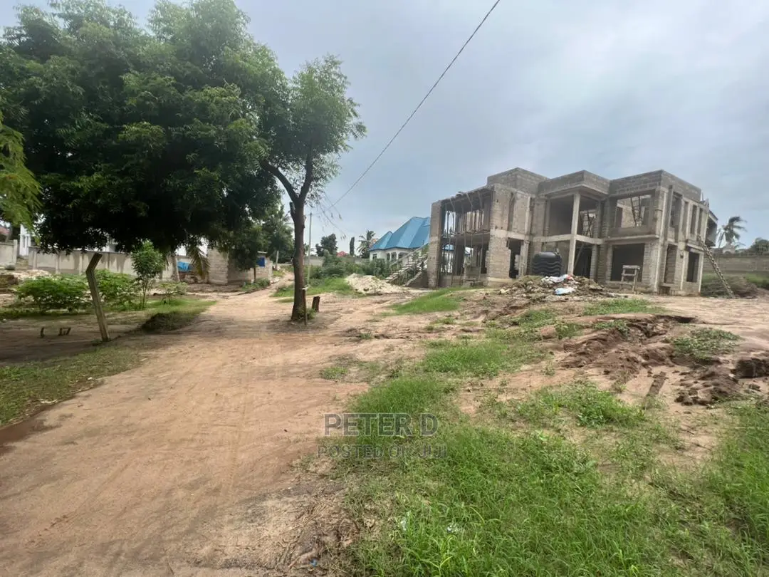 Kiwanja Goba Road in Goba