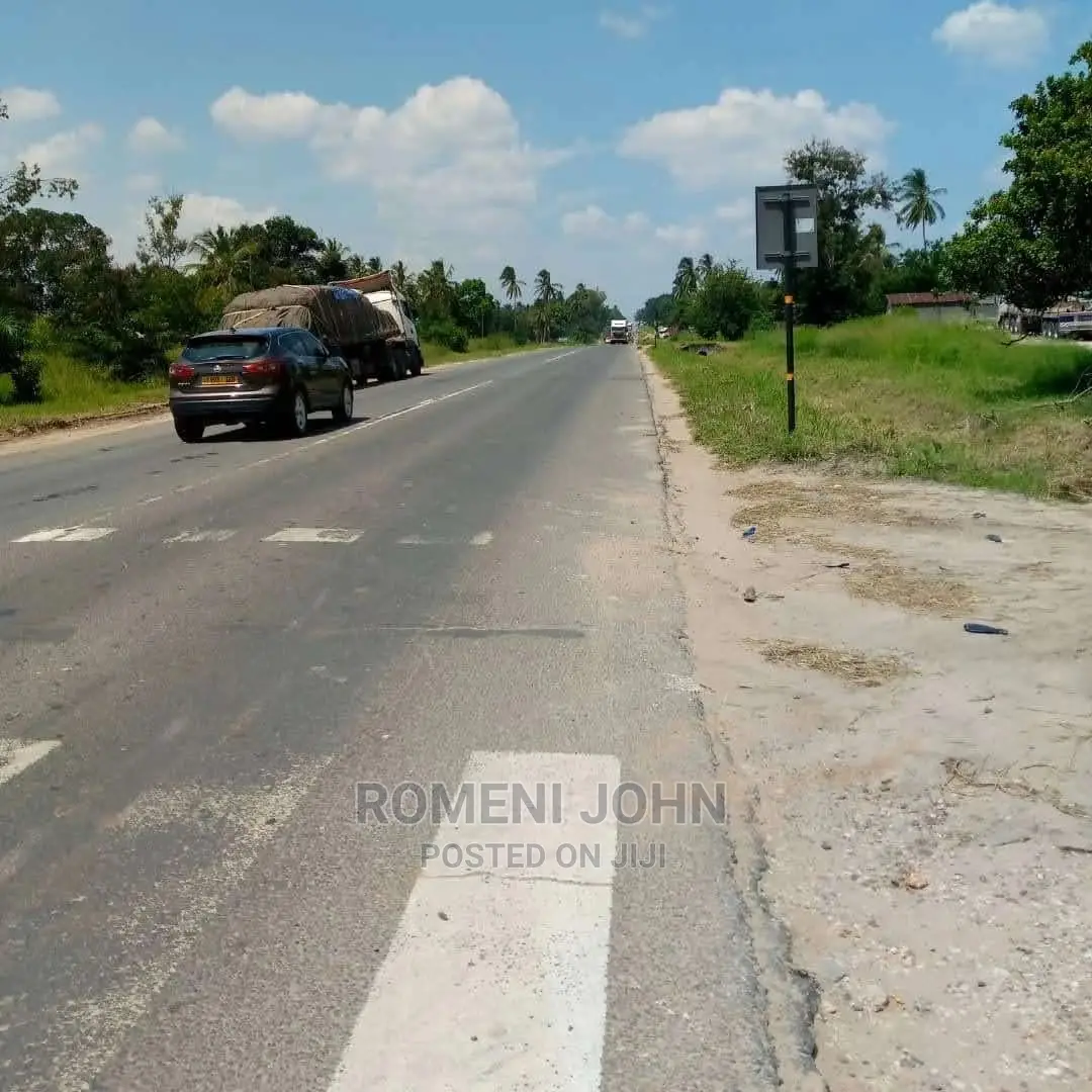 Eneo Heka 4 La Kibiashara Linauzwa Milioni 500 Pwani Kibaha. in Ukonga