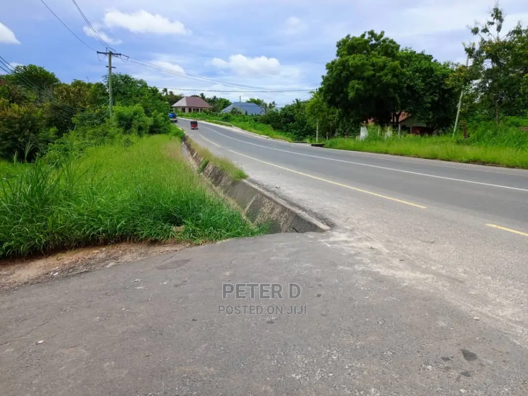 Kiwanja Barabarani in Mbezi