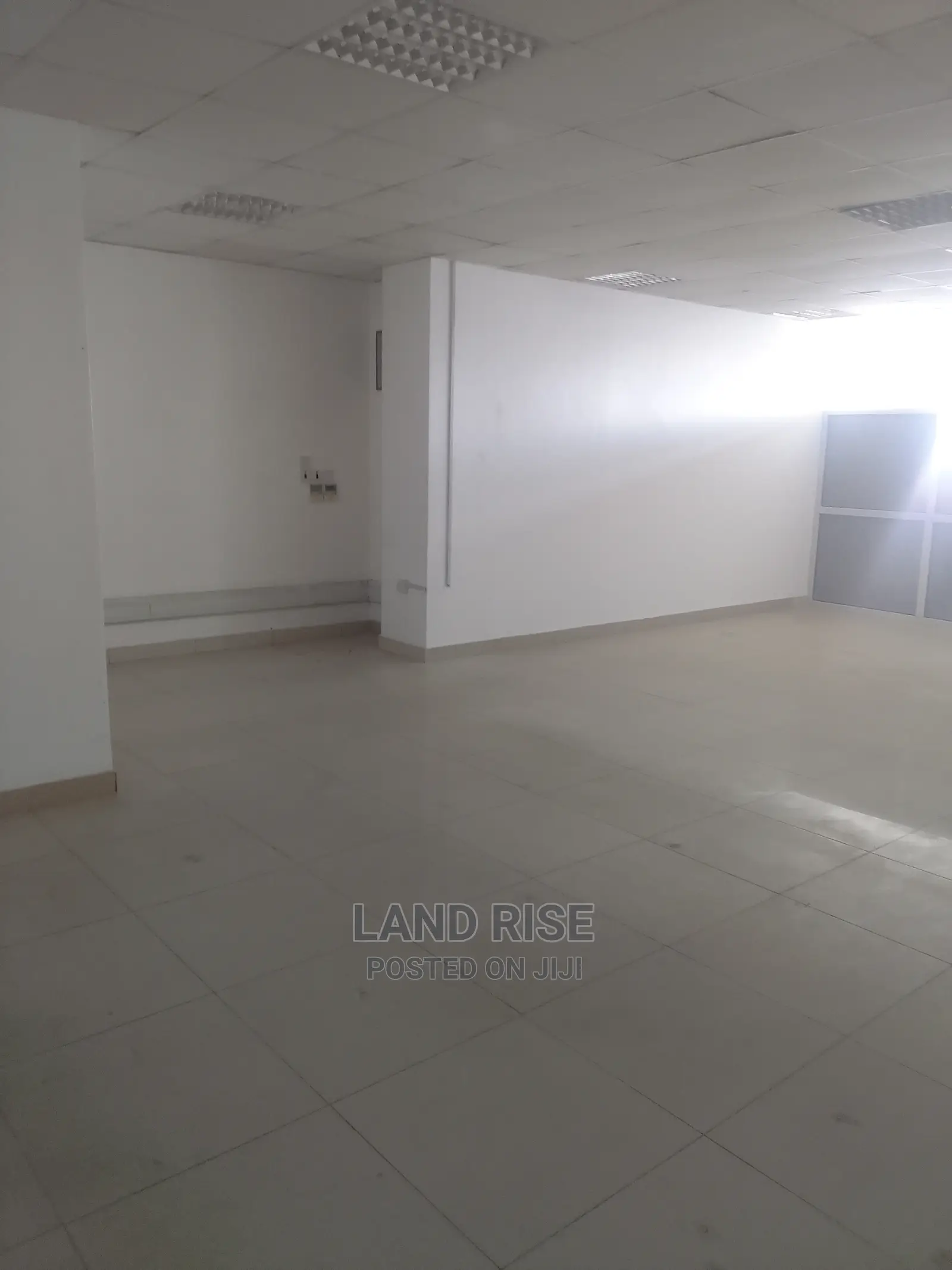 83 SQM Office in Posta in Kariakoo