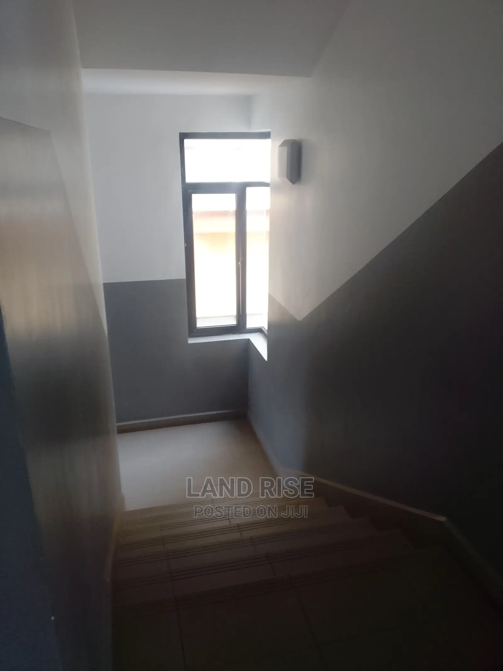 83 SQM Office in Posta in Kariakoo