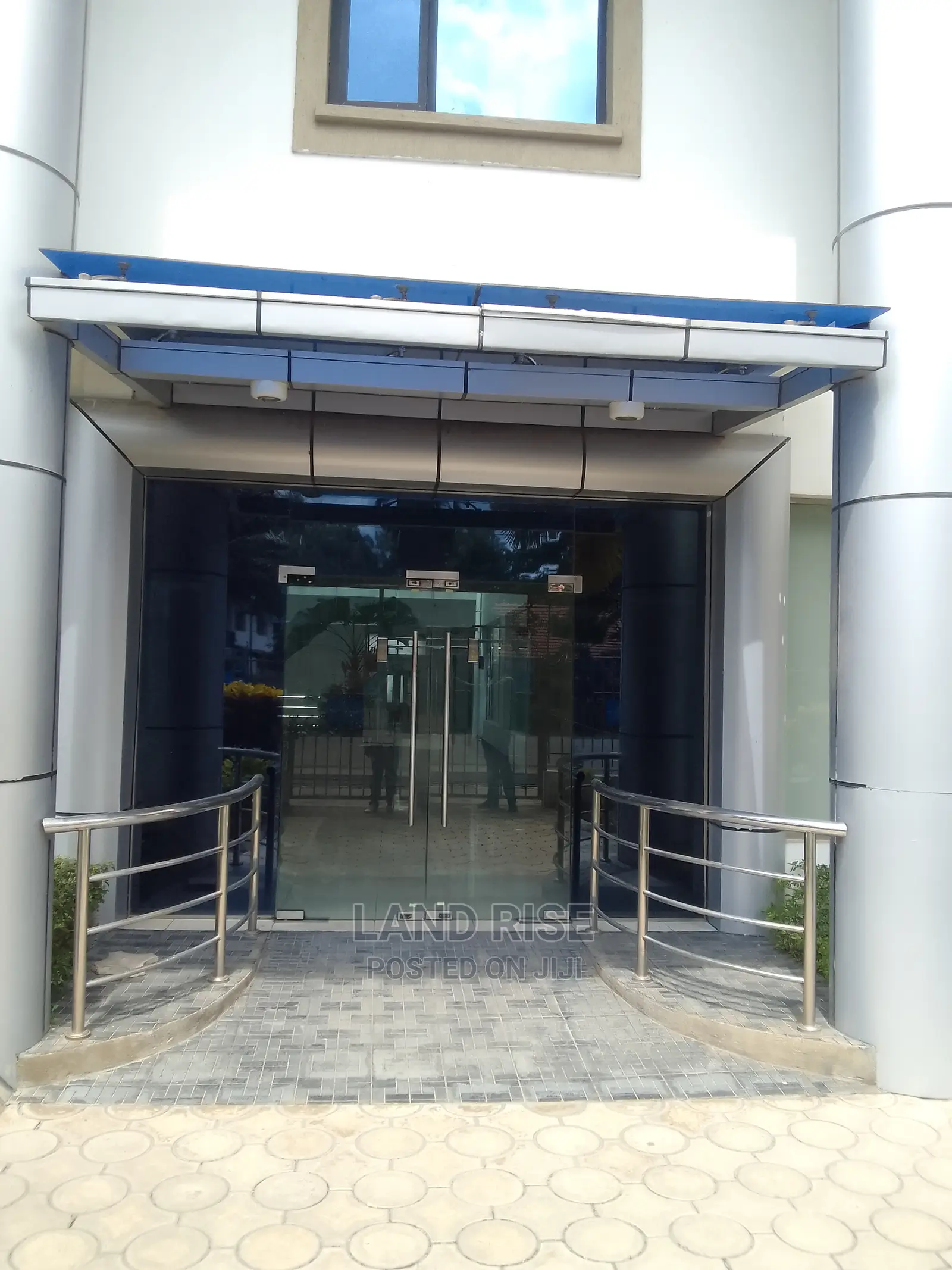 Bank Space for Rent Kinondoni in Kinondoni