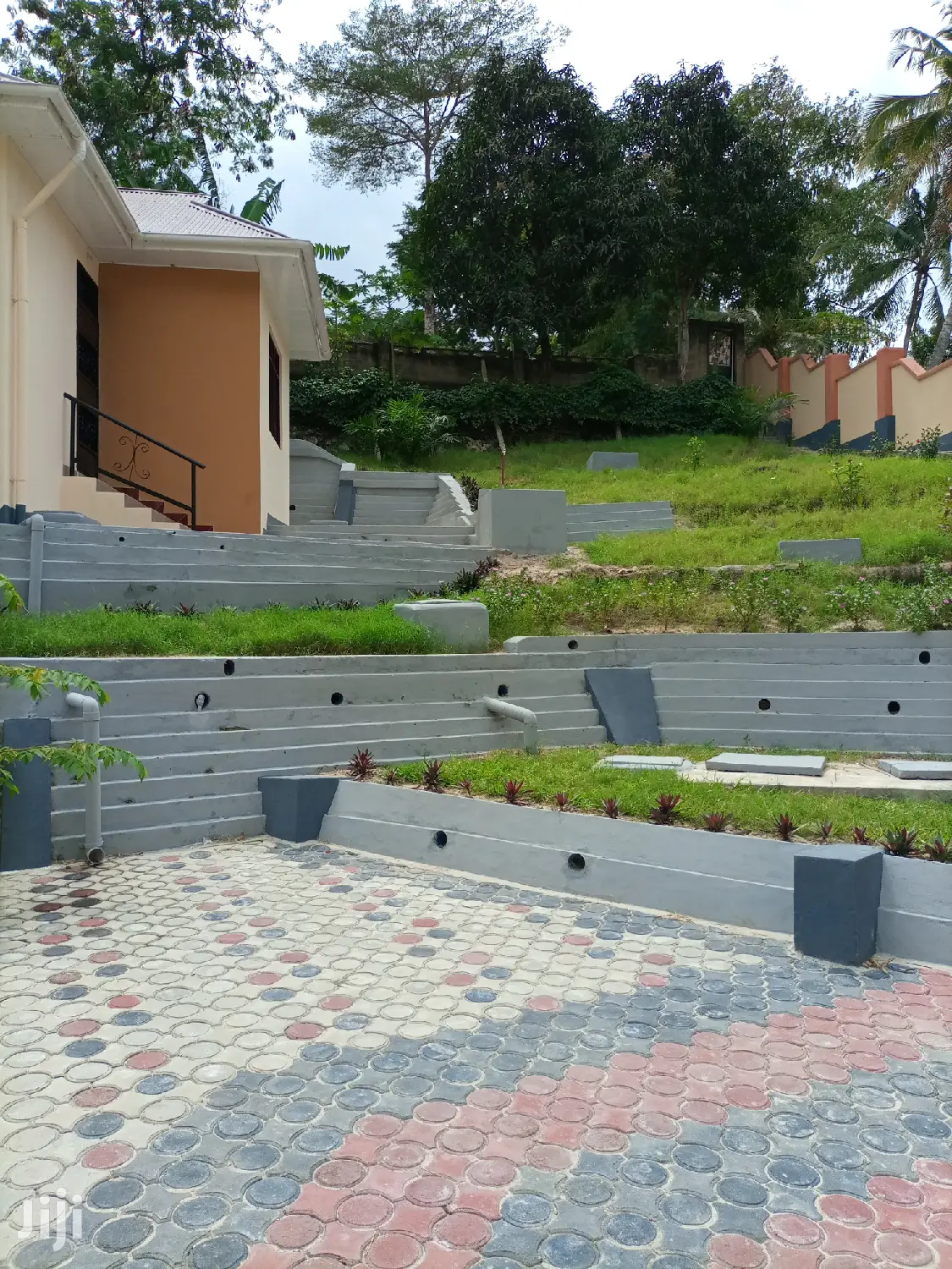 Ina Vyumba2,Master,Sebule,Jiko,Public Toilet Na Parking in Kinondoni