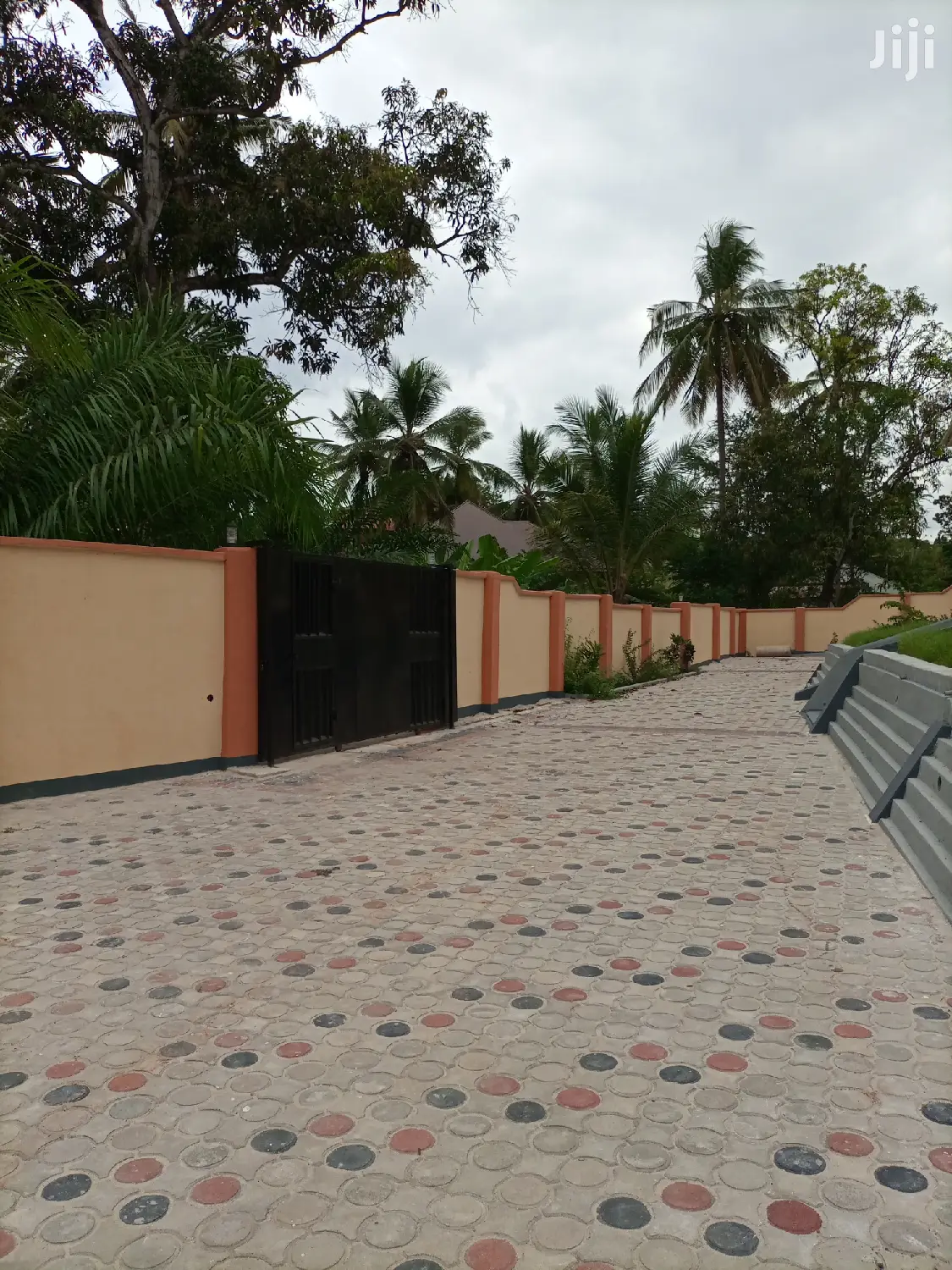 Ina Vyumba2,Master,Sebule,Jiko,Public Toilet Na Parking in Kinondoni