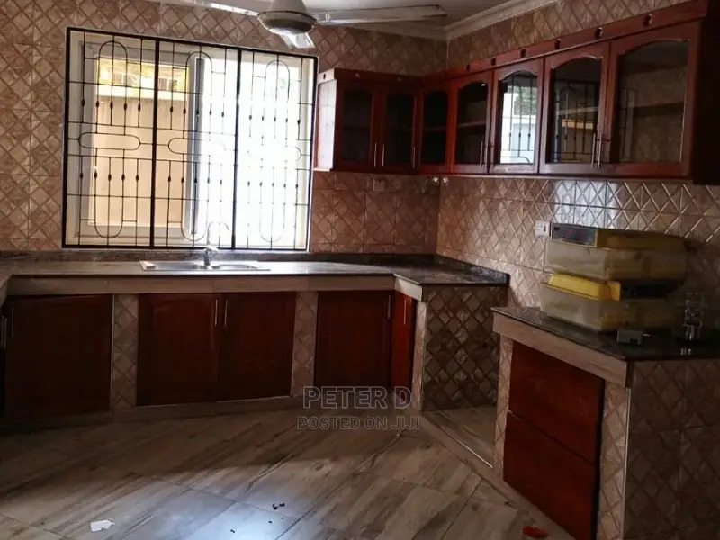 5bdrm House in Bunju for sale in Bunju