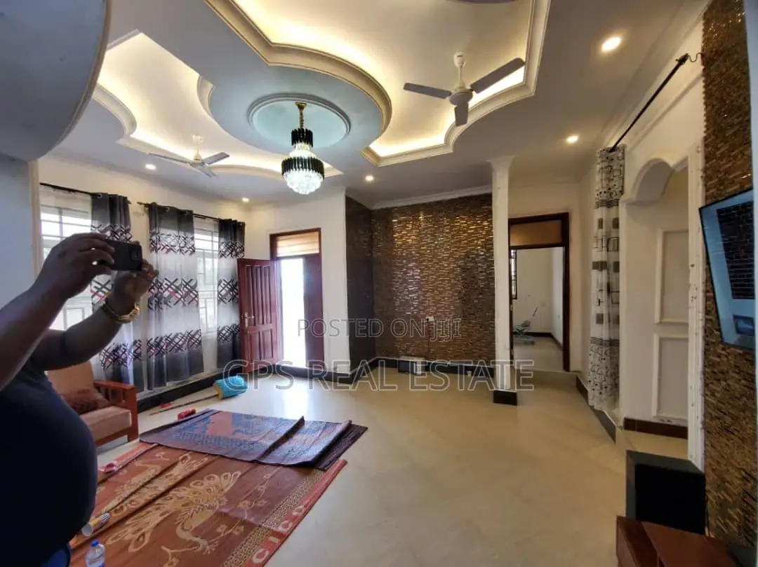 3bdrm House in Dovya Chamazi for sale in Chamazi