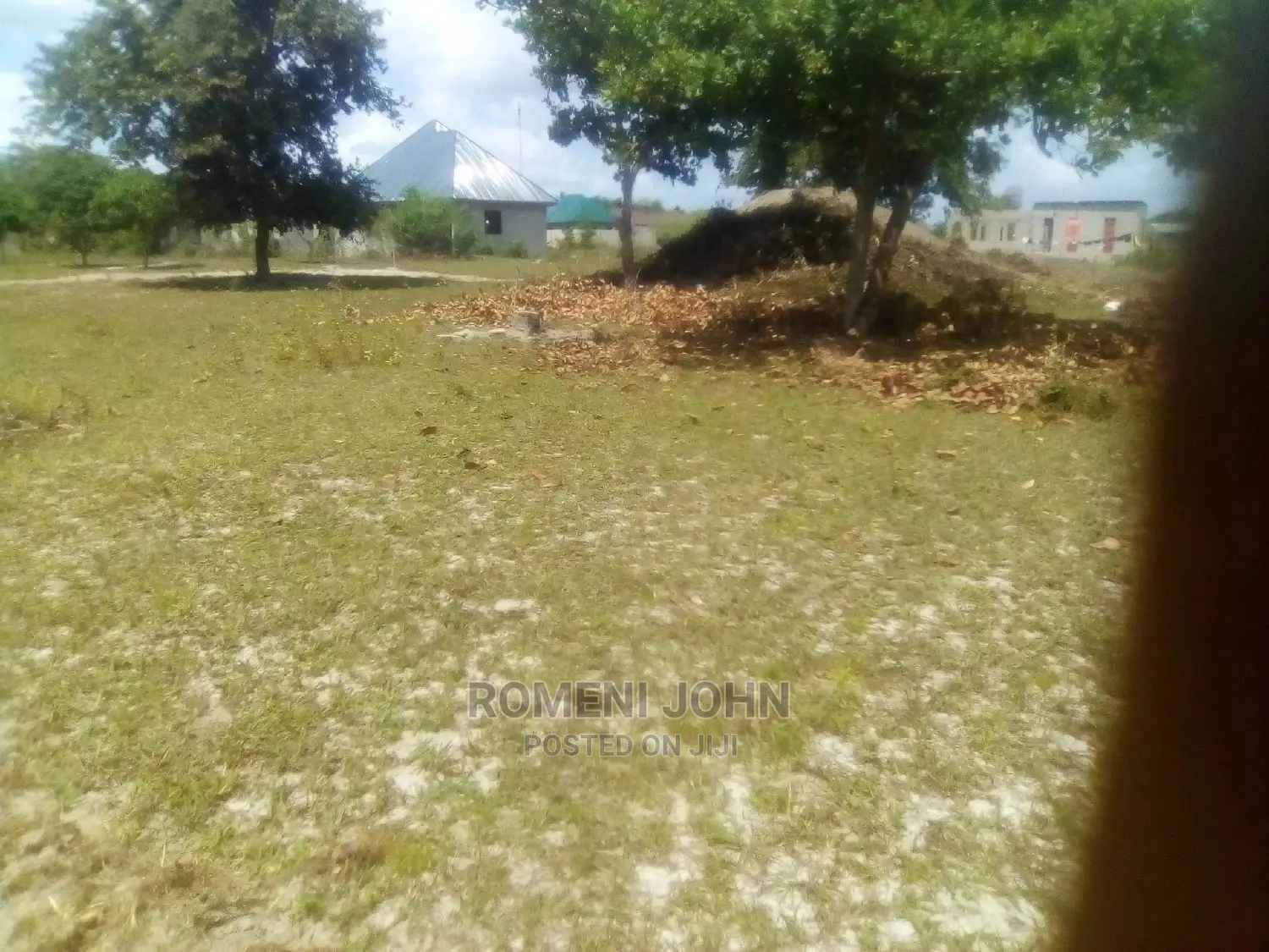 Eneo La Makazi Na Biashara Linauzwa Ml 2.2 Ukonga Bombambili in Ukonga