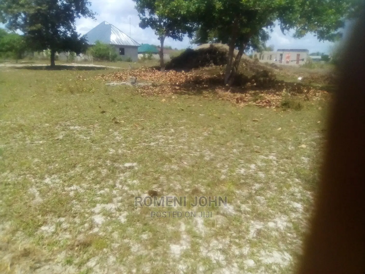 Eneo La Makazi Na Biashara Linauzwa Ml 2.2 Ukonga Bombambili in Ukonga