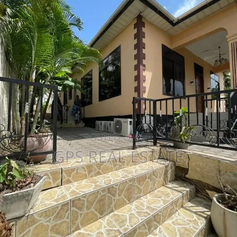 3bdrm House in Tegeta Wazo Bwawani, Kinondoni for sale in Kinondoni