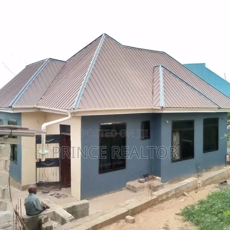 3bdrm House in Mbezi Makabe, Kinondoni for sale in Kinondoni