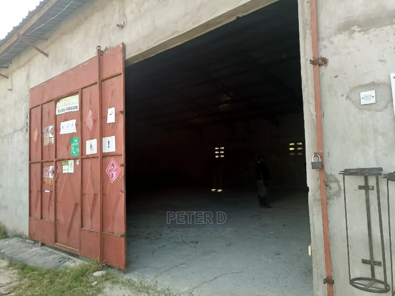 Godown Na Ofisi Yake in Mikocheni