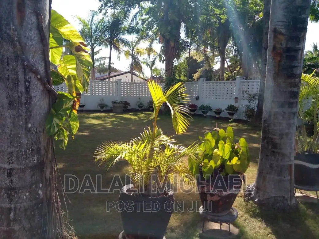 5bdrm House in Mbezibeach for sale in Mbezi