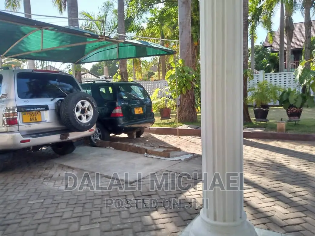 5bdrm House in Mbezibeach for sale in Mbezi