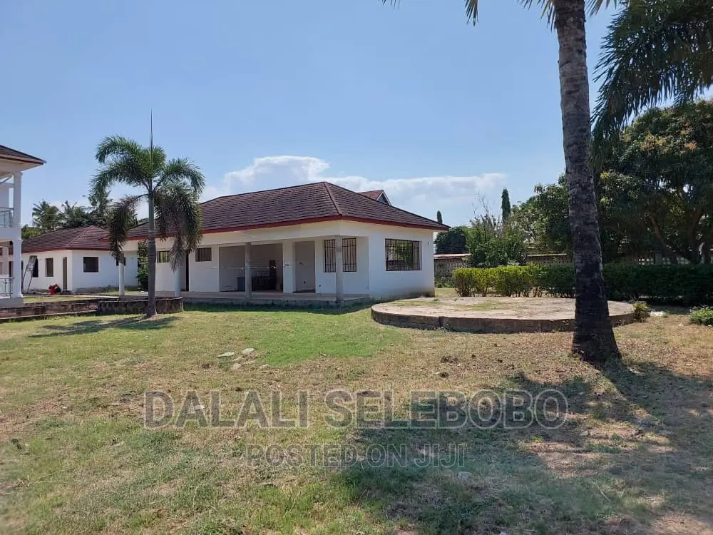 5bdrm Bungalow in Bahari Beach, Kinondoni for sale in Kinondoni