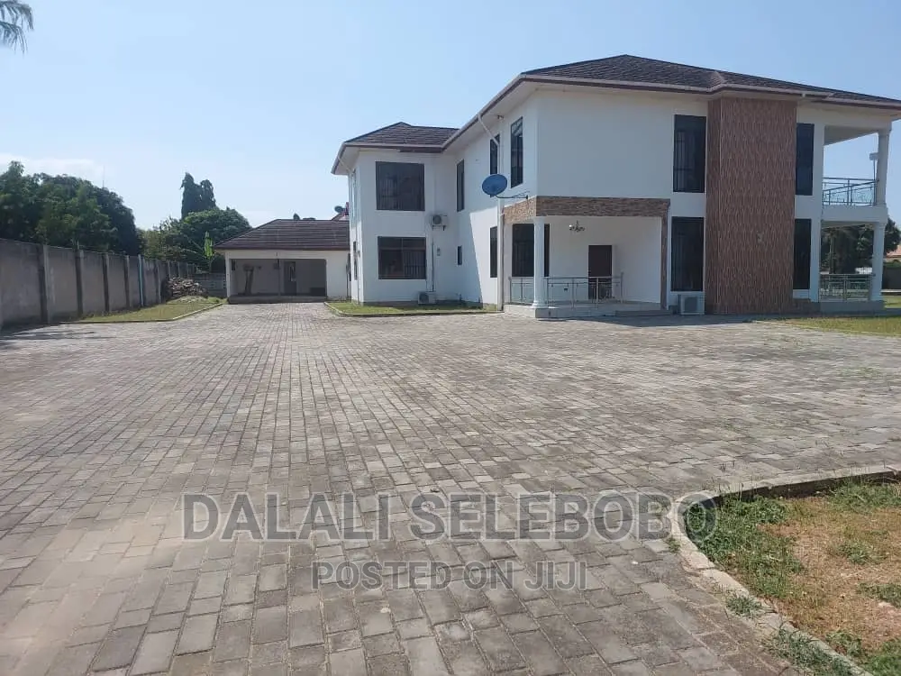 5bdrm Bungalow in Bahari Beach, Kinondoni for sale in Kinondoni