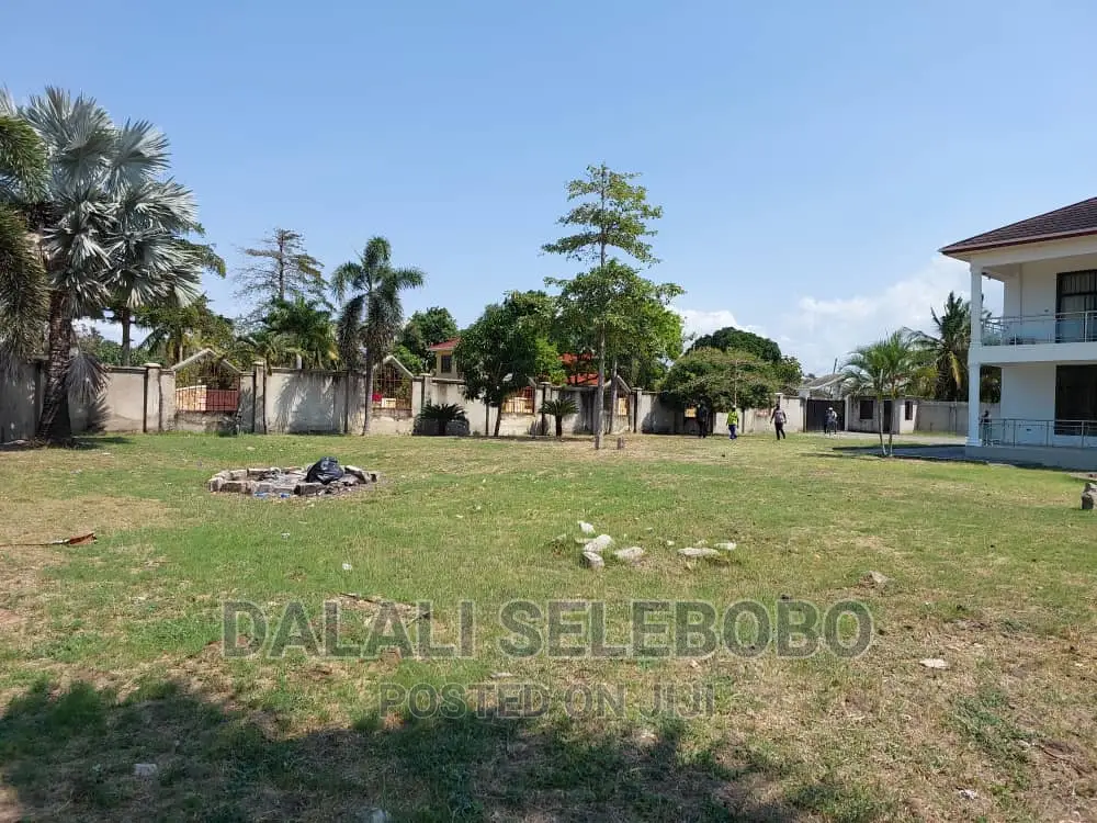 5bdrm Bungalow in Bahari Beach, Kinondoni for sale in Kinondoni