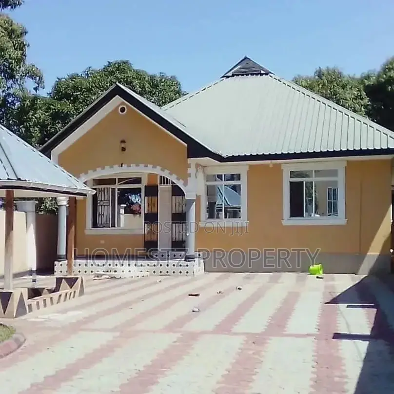 6bdrm House in Mbweni Ubungo, Kinondoni for sale in Kinondoni