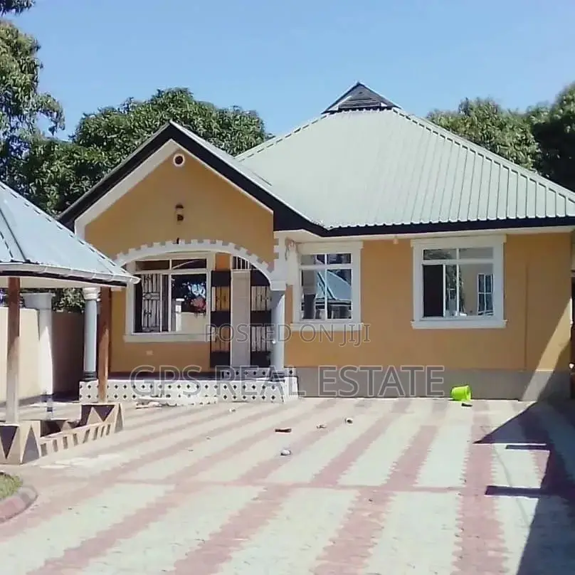 6bdrm House in Mbweni Ubungo, Kinondoni for sale in Kinondoni