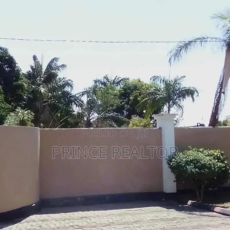 6bdrm House in Mbweni Ubungo, Kinondoni for sale in Kinondoni