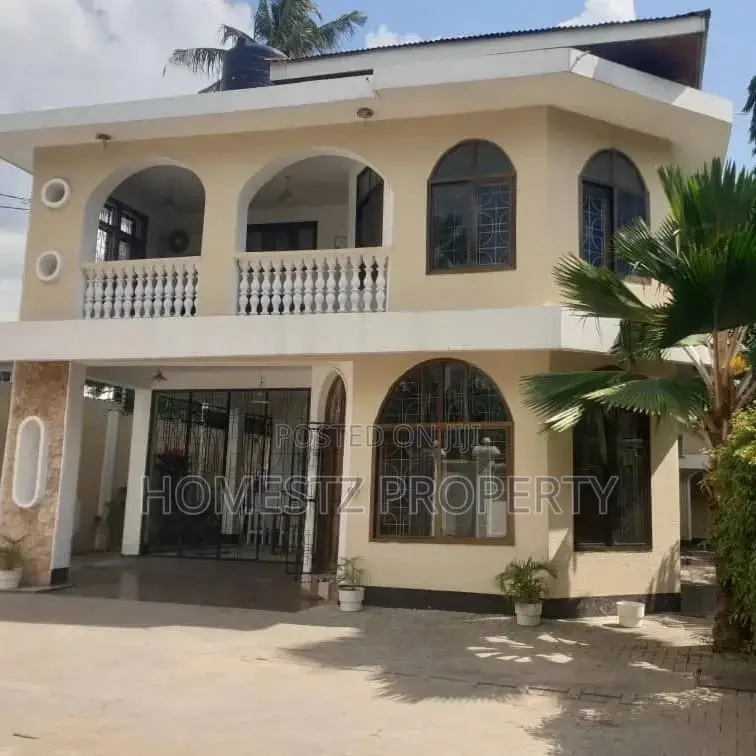 4bdrm House in Mikochen B, Kinondoni for sale in Kinondoni