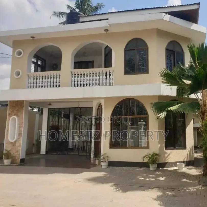 4bdrm House in Mikochen B, Kinondoni for sale in Kinondoni