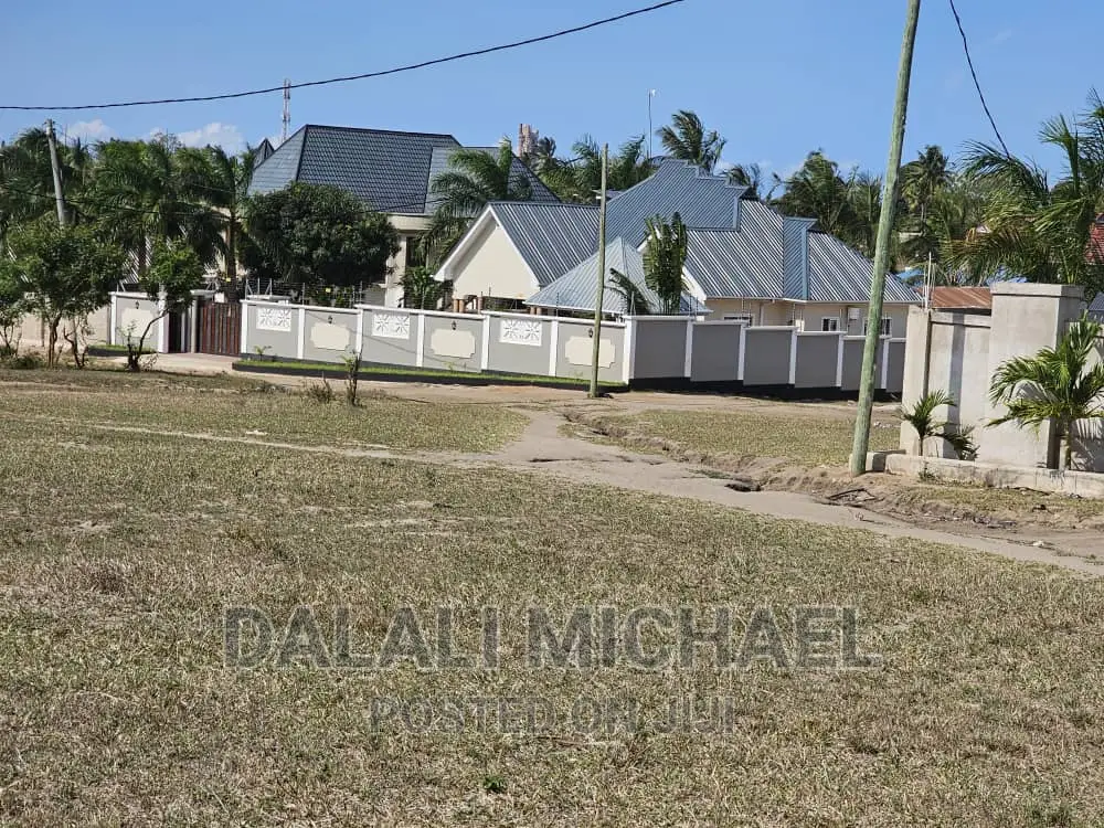 Kiwanja Kinauzwa Madale in Goba