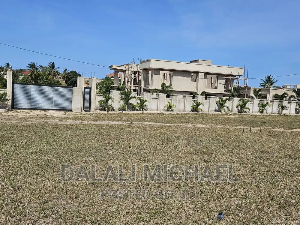 Kiwanja Kinauzwa Madale in Goba