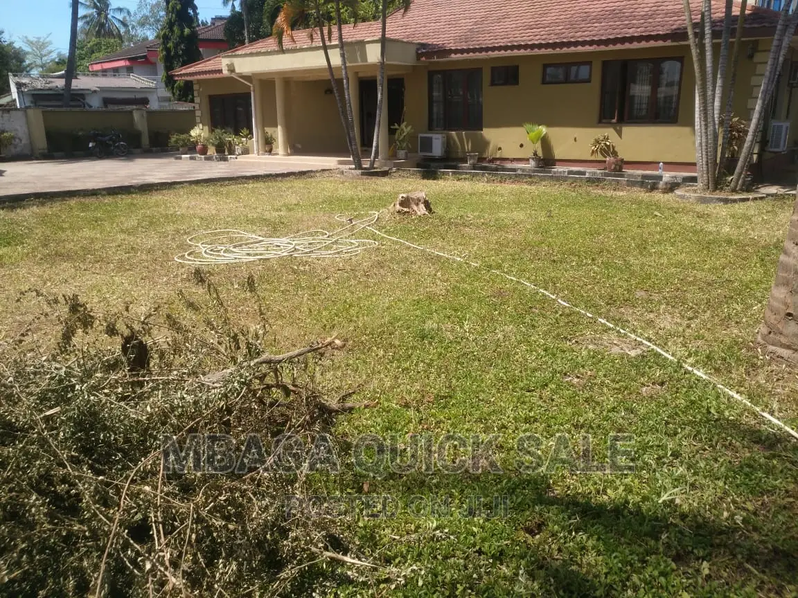 4bdrm Bungalow in Mbagaestate, Kinondoni for sale in Kinondoni