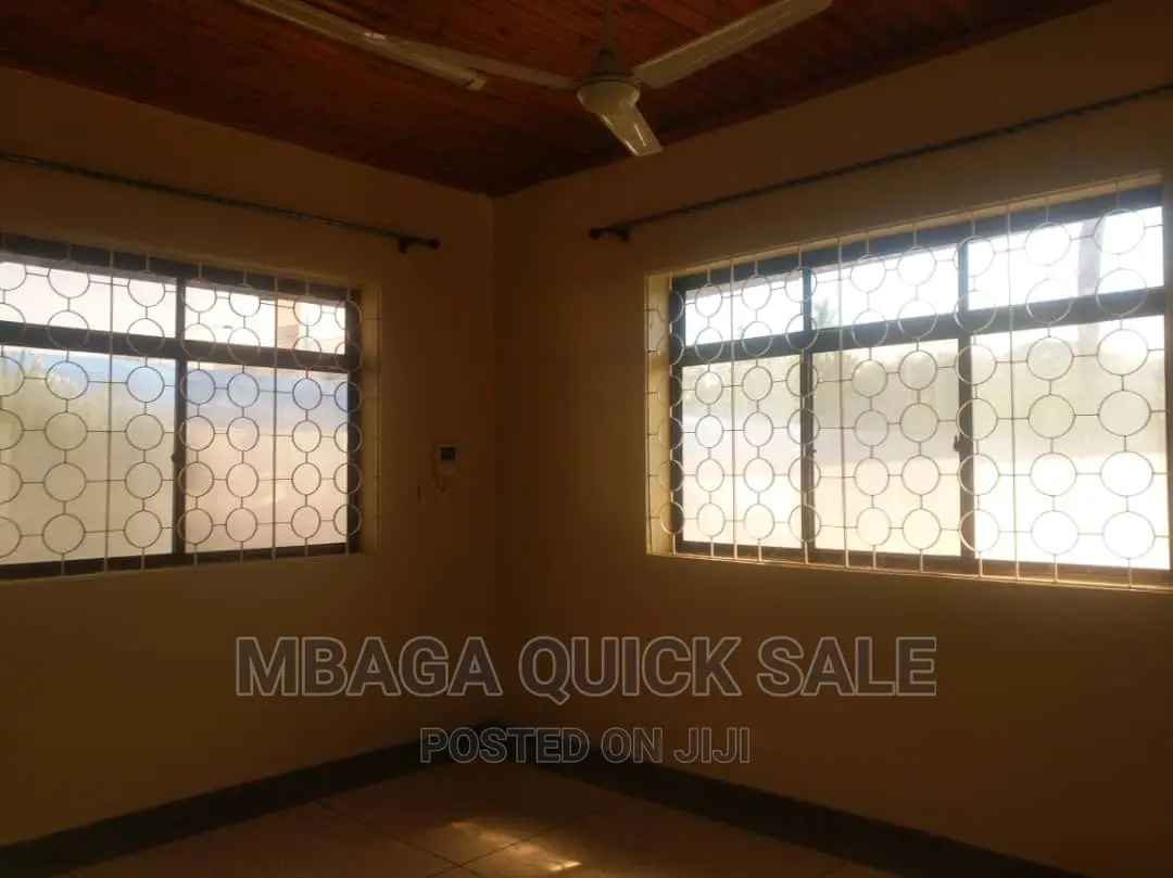 12bdrm Bungalow in Oyster Bay for rent in Oyster Bay