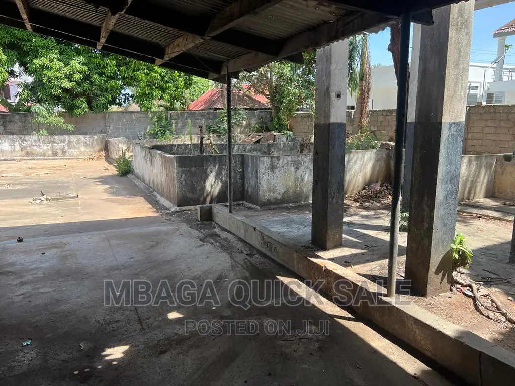 8bdrm Bungalow in Mbagaestate, Mikocheni for rent in Mikocheni